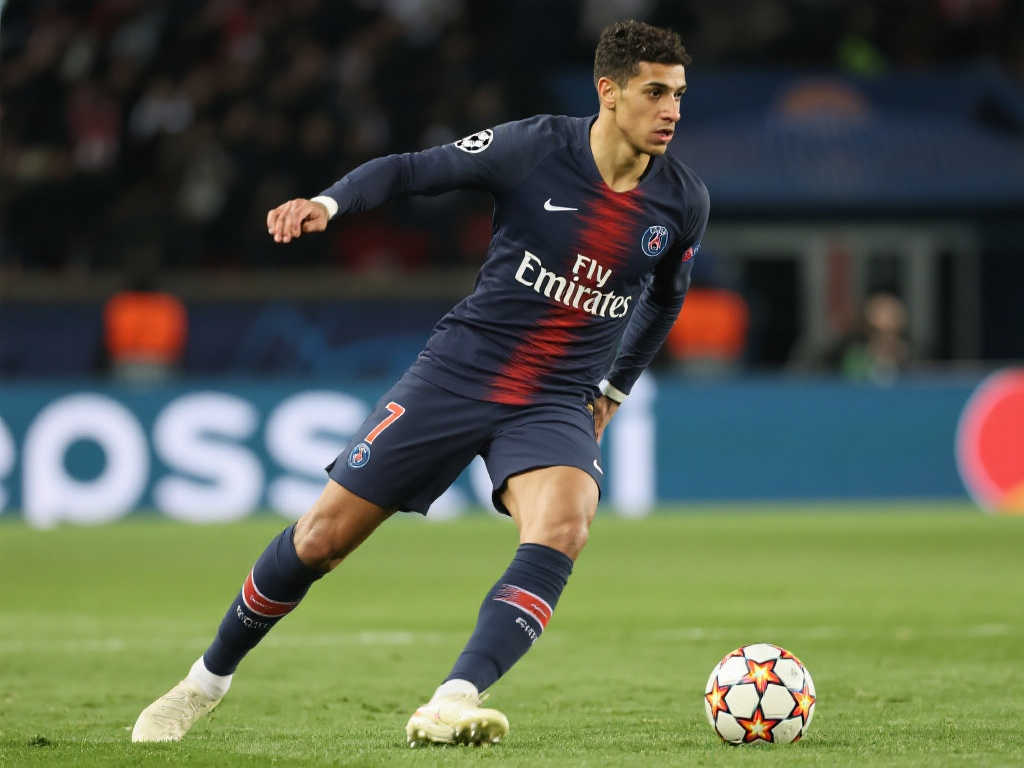 更彰顯了他 更彰顯了他