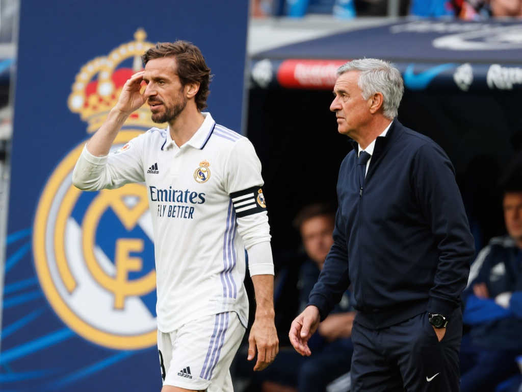 伴随左右 伴随左右